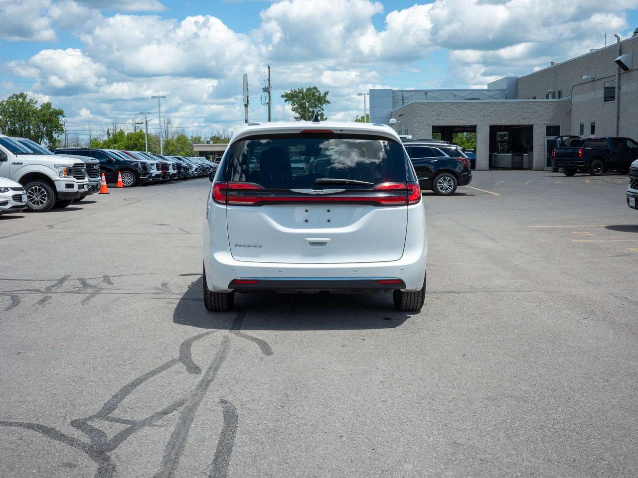 2024 Chrysler Pacifica Touring-L - Rain Sensing Wipers   Back-Up Camera Photo