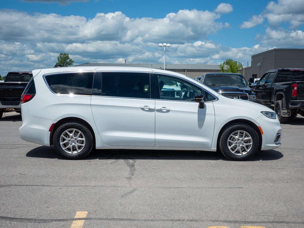 2024 Chrysler Pacifica Touring-L - Rain Sensing Wipers   Back-Up Camera Photo