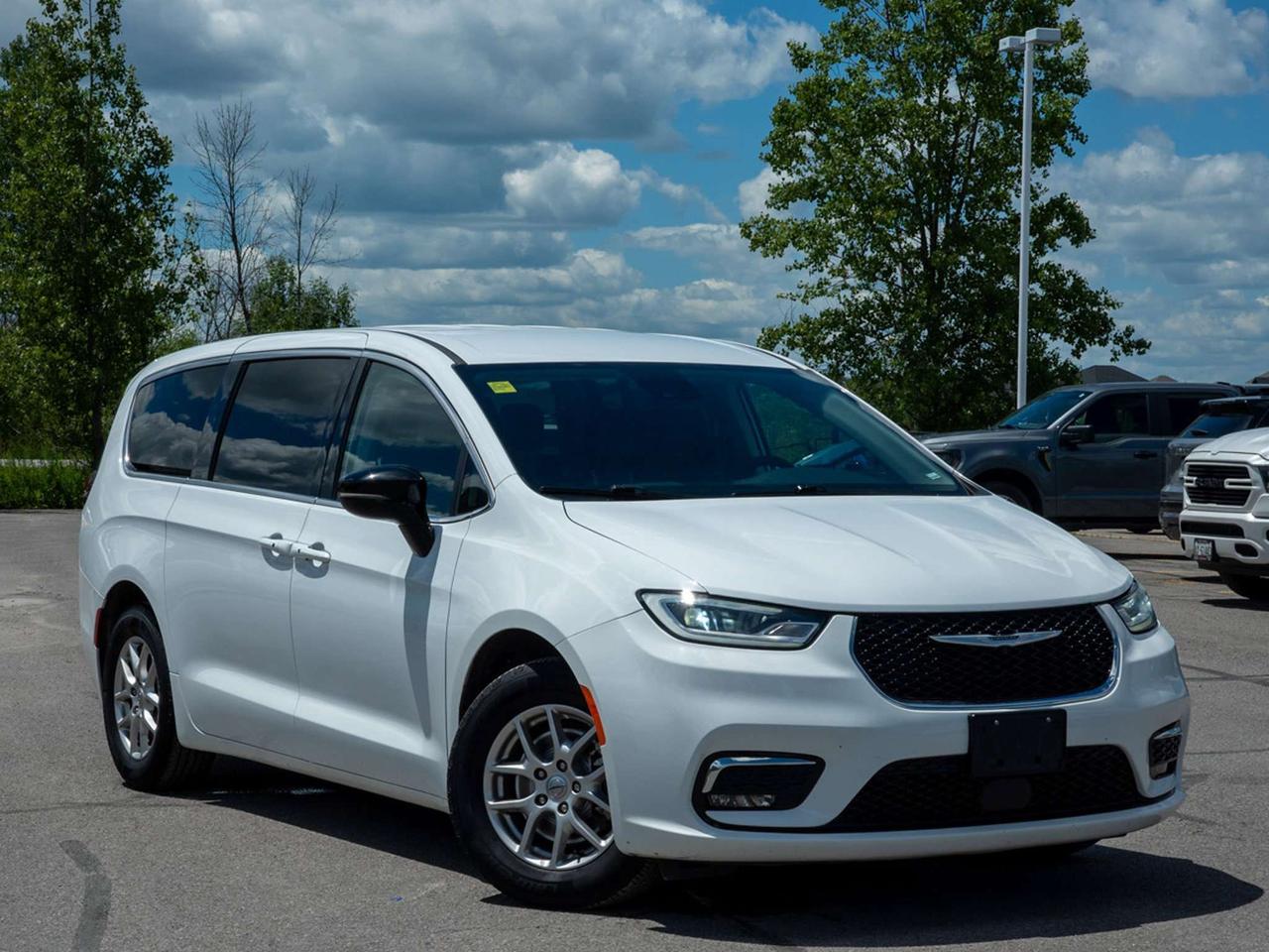 2024 Chrysler Pacifica Touring-L - Rain Sensing Wipers   Back-Up Camera Photo