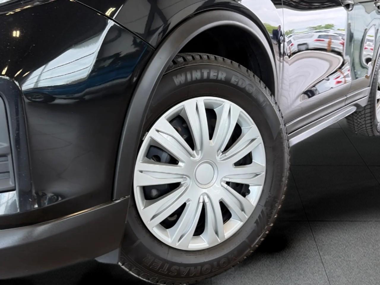 2018 Nissan Rogue SV 4dr Front-wheel Drive Photo