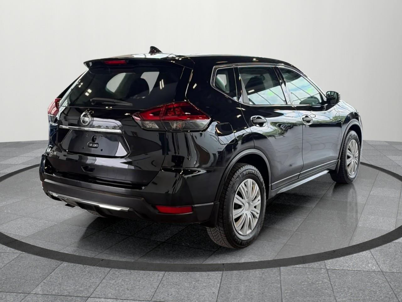 2018 Nissan Rogue SV 4dr Front-wheel Drive Photo