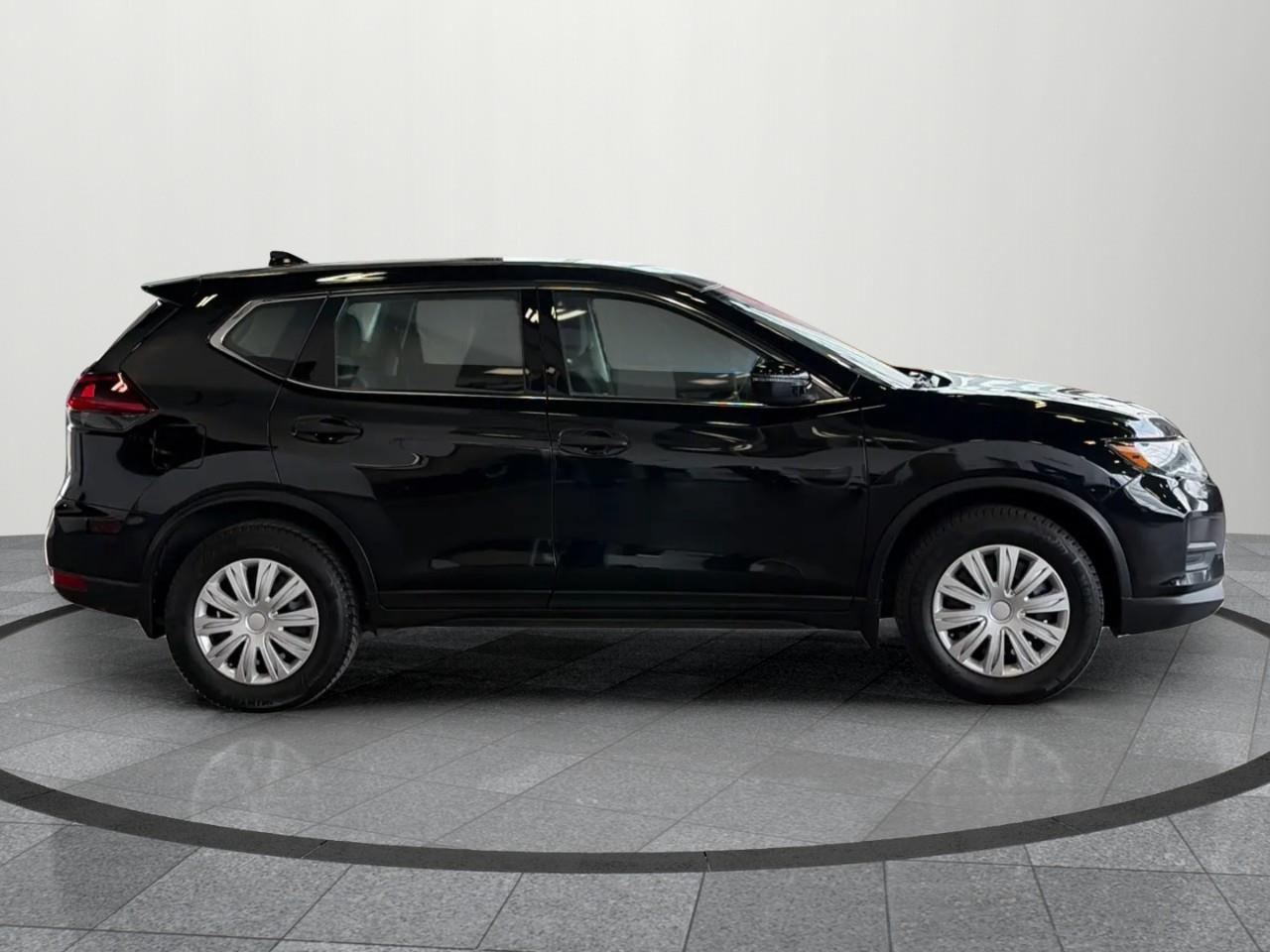2018 Nissan Rogue SV 4dr Front-wheel Drive Photo