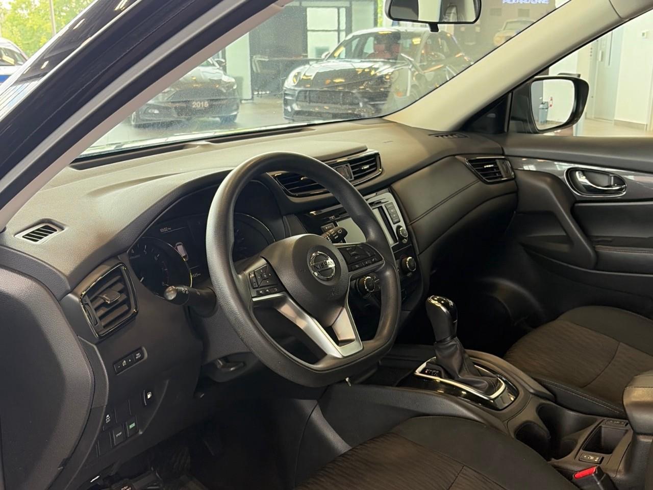 2018 Nissan Rogue SV 4dr Front-wheel Drive Photo