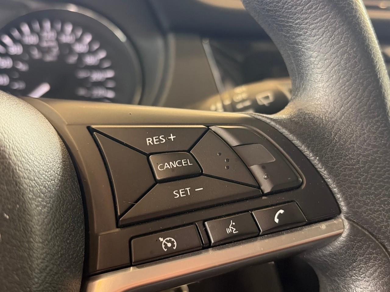 2018 Nissan Rogue SV 4dr Front-wheel Drive Photo