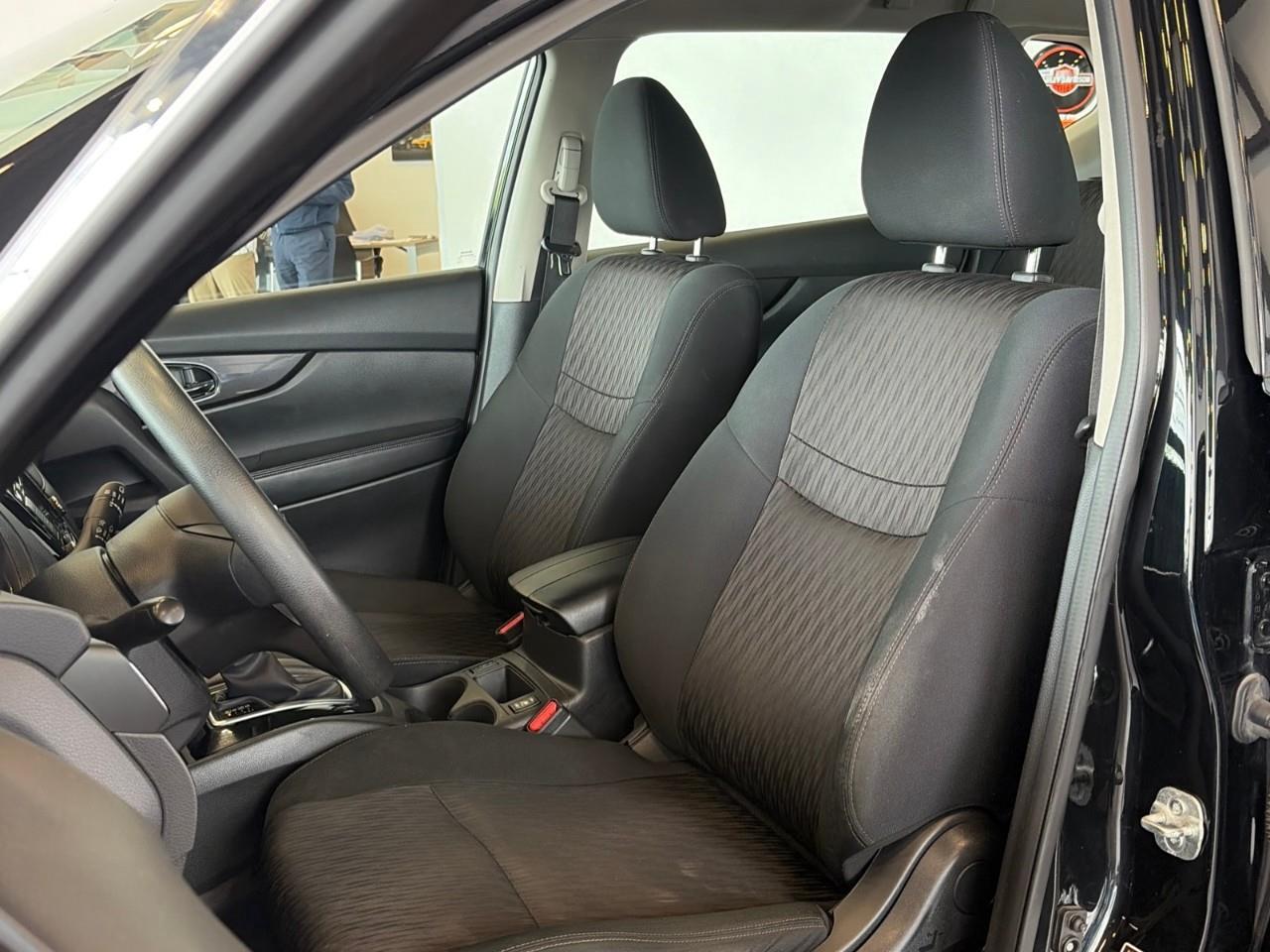 2018 Nissan Rogue SV 4dr Front-wheel Drive Photo