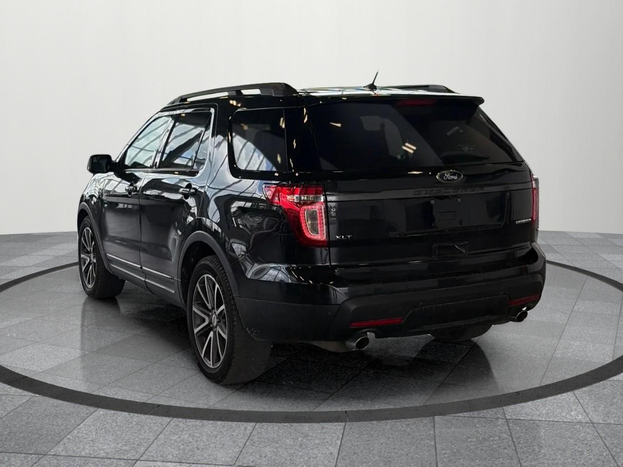 2015 Ford Explorer XLT 4dr Front-Wheel Drive Photo