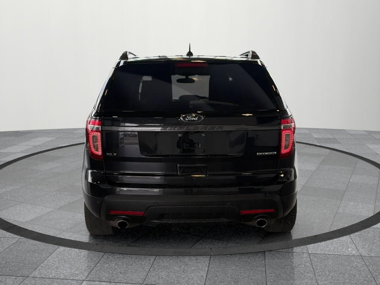 2015 Ford Explorer XLT 4dr Front-Wheel Drive Photo