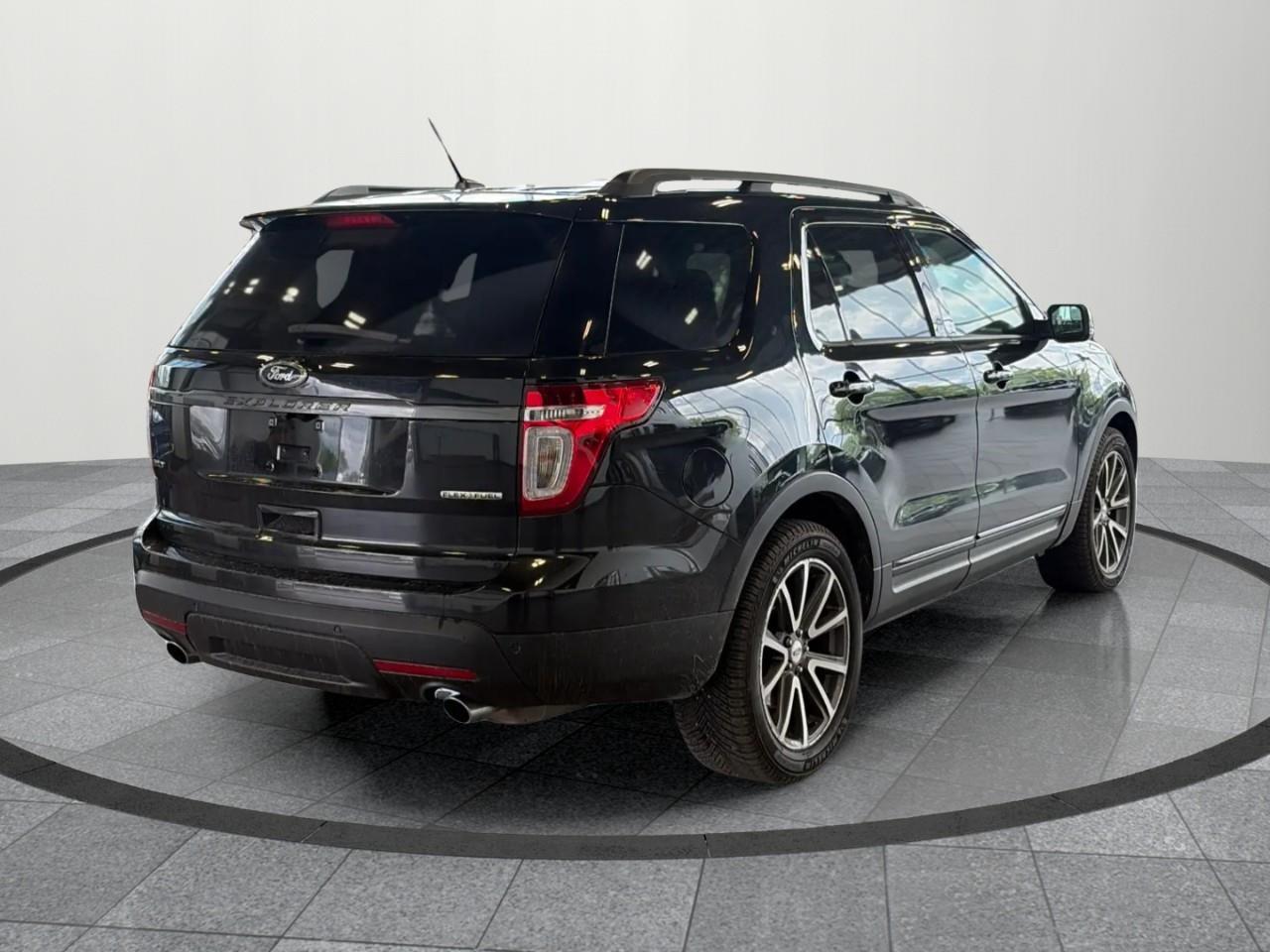 2015 Ford Explorer XLT 4dr Front-Wheel Drive Photo