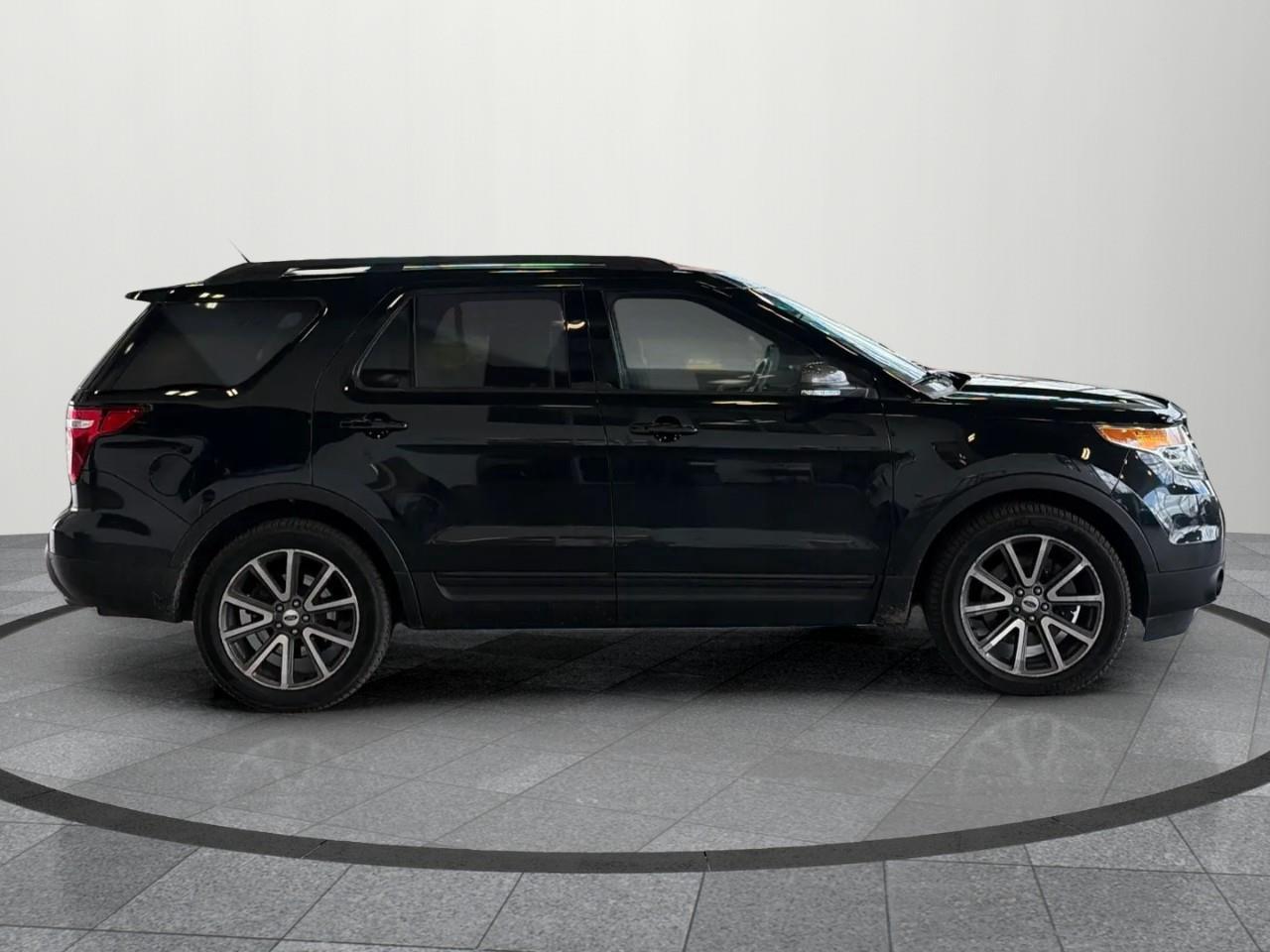 2015 Ford Explorer XLT 4dr Front-Wheel Drive Photo
