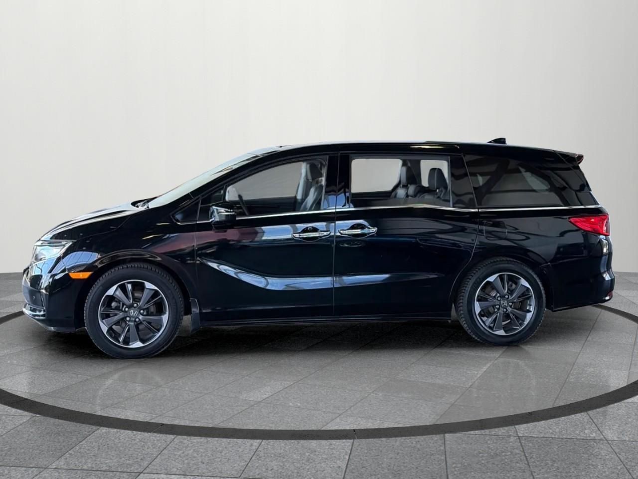 2022 Honda Odyssey Touring Passenger Van Photo2