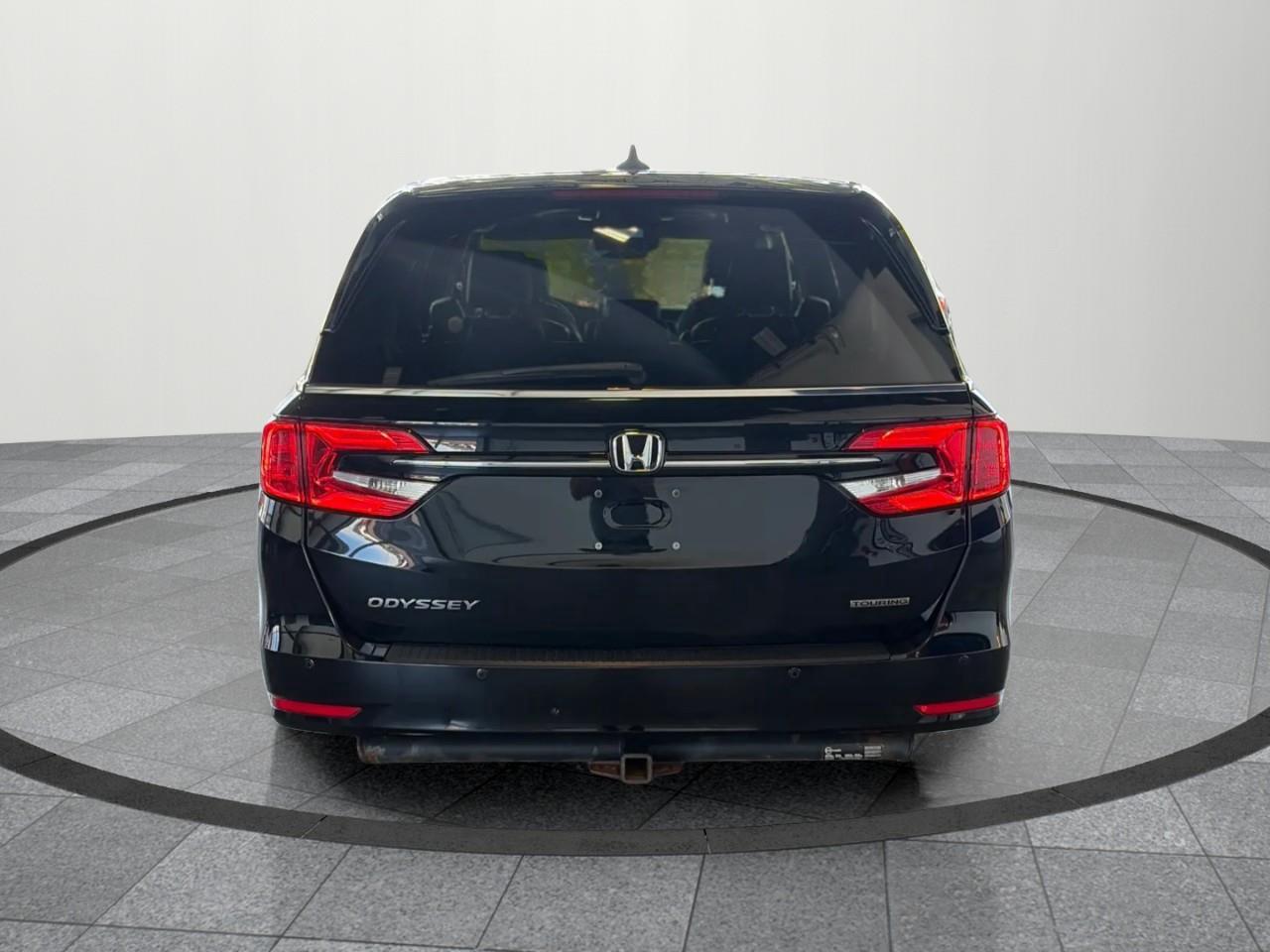 2022 Honda Odyssey Touring Passenger Van Photo4