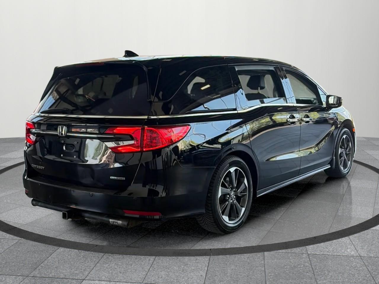 2022 Honda Odyssey Touring Passenger Van Photo