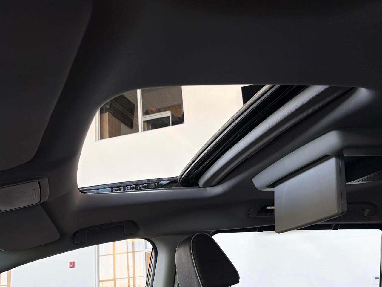 2022 Honda Odyssey Touring Passenger Van Photo