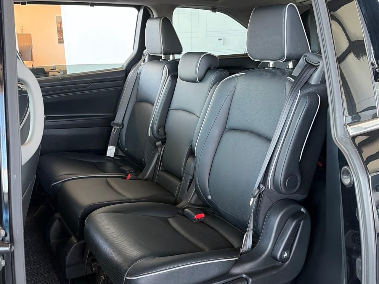 2022 Honda Odyssey Touring Passenger Van Photo