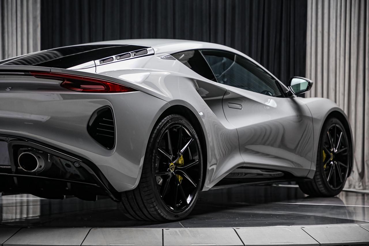 2024 Lotus Emira V6 FIRST EDITION 400HP MANUAL LOWKM CLEANCARFAX Photo