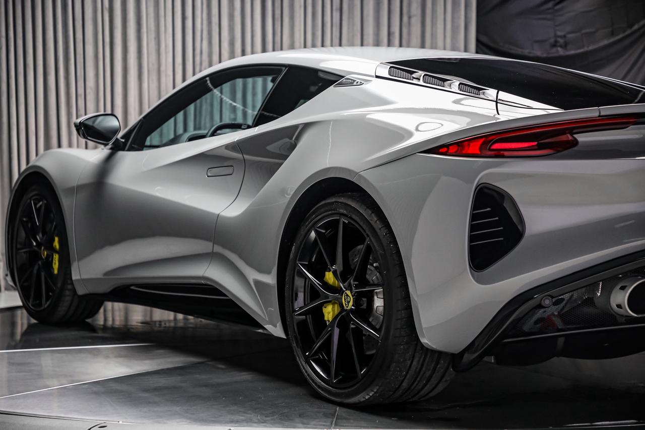 2024 Lotus Emira V6 FIRST EDITION 400HP MANUAL LOWKM CLEANCARFAX Photo