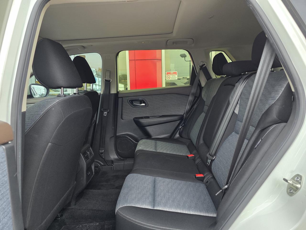 2023 Nissan Rogue SV Photo