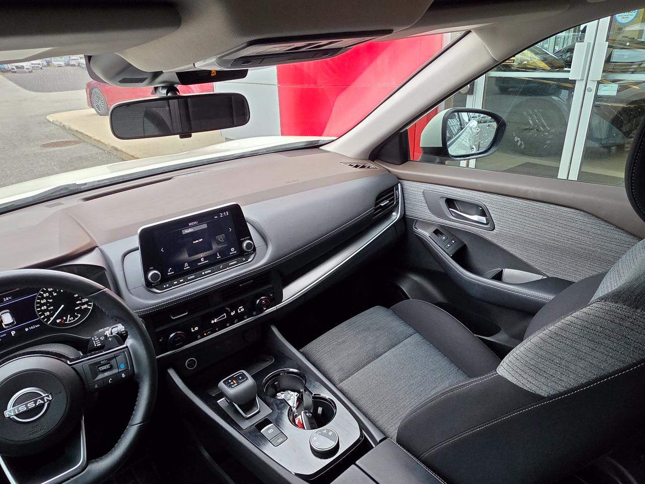 2023 Nissan Rogue SV Photo