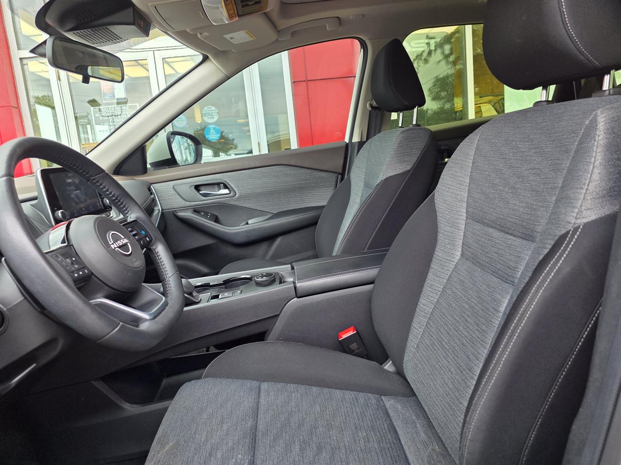 2023 Nissan Rogue SV Photo