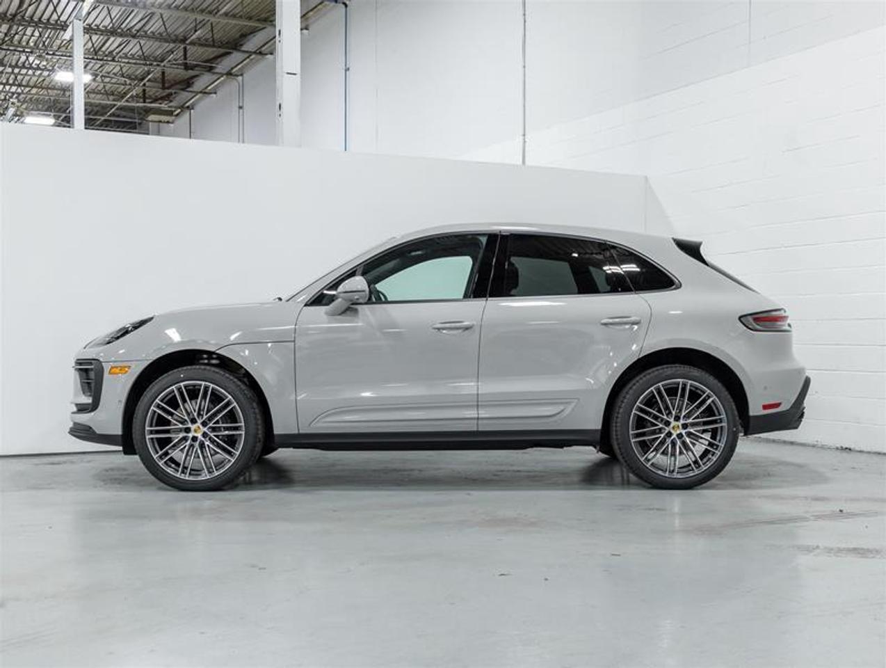 2026 Porsche Macan  Photo3
