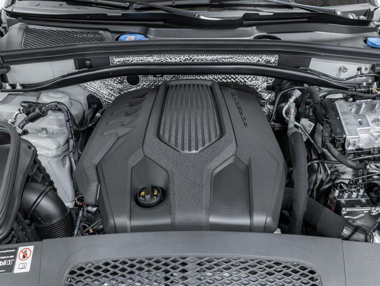2026 Porsche Macan  Photo2
