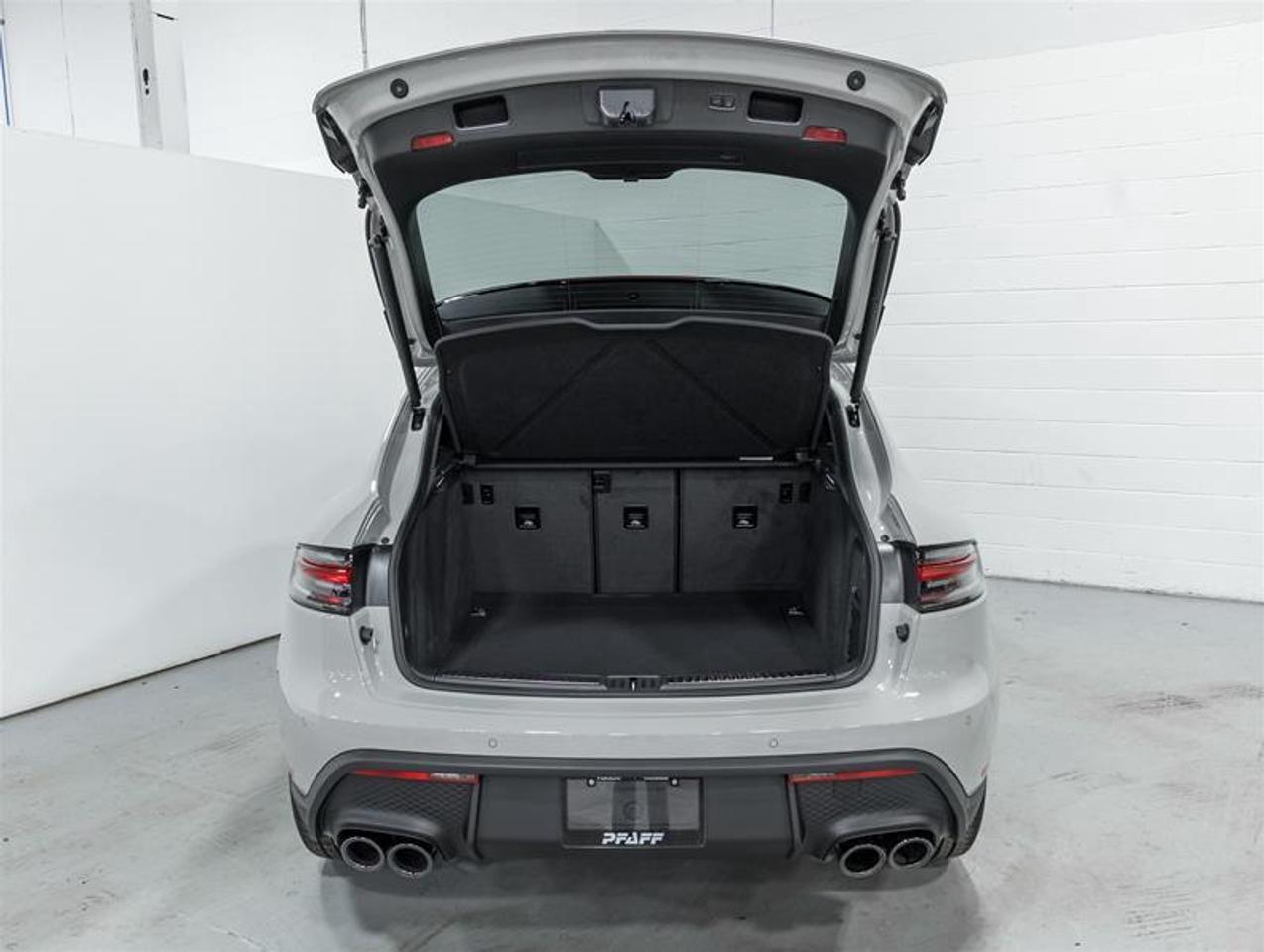 2026 Porsche Macan  Photo