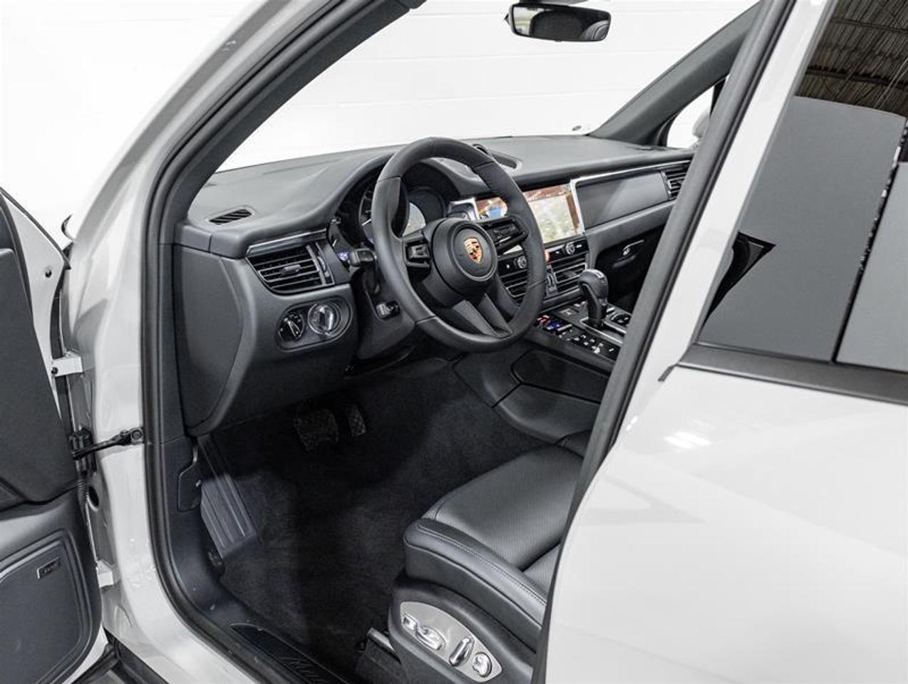 2026 Porsche Macan  Photo