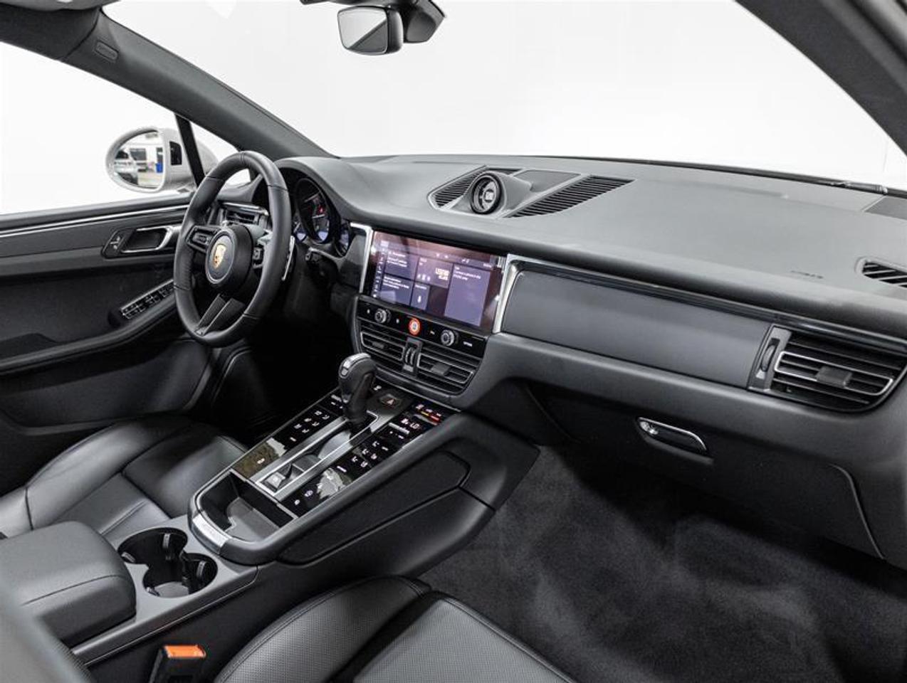 2026 Porsche Macan  Photo