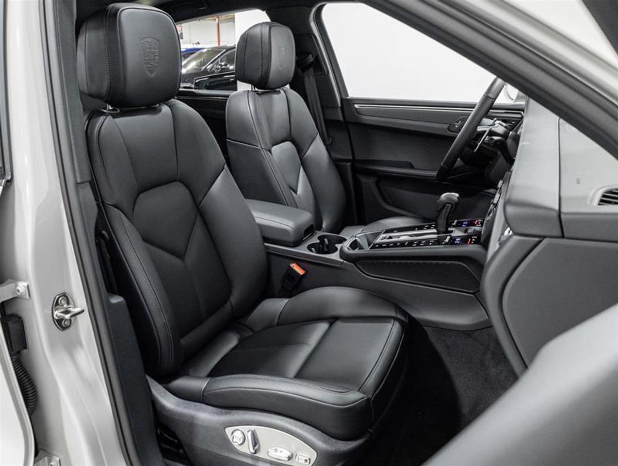 2026 Porsche Macan  Photo