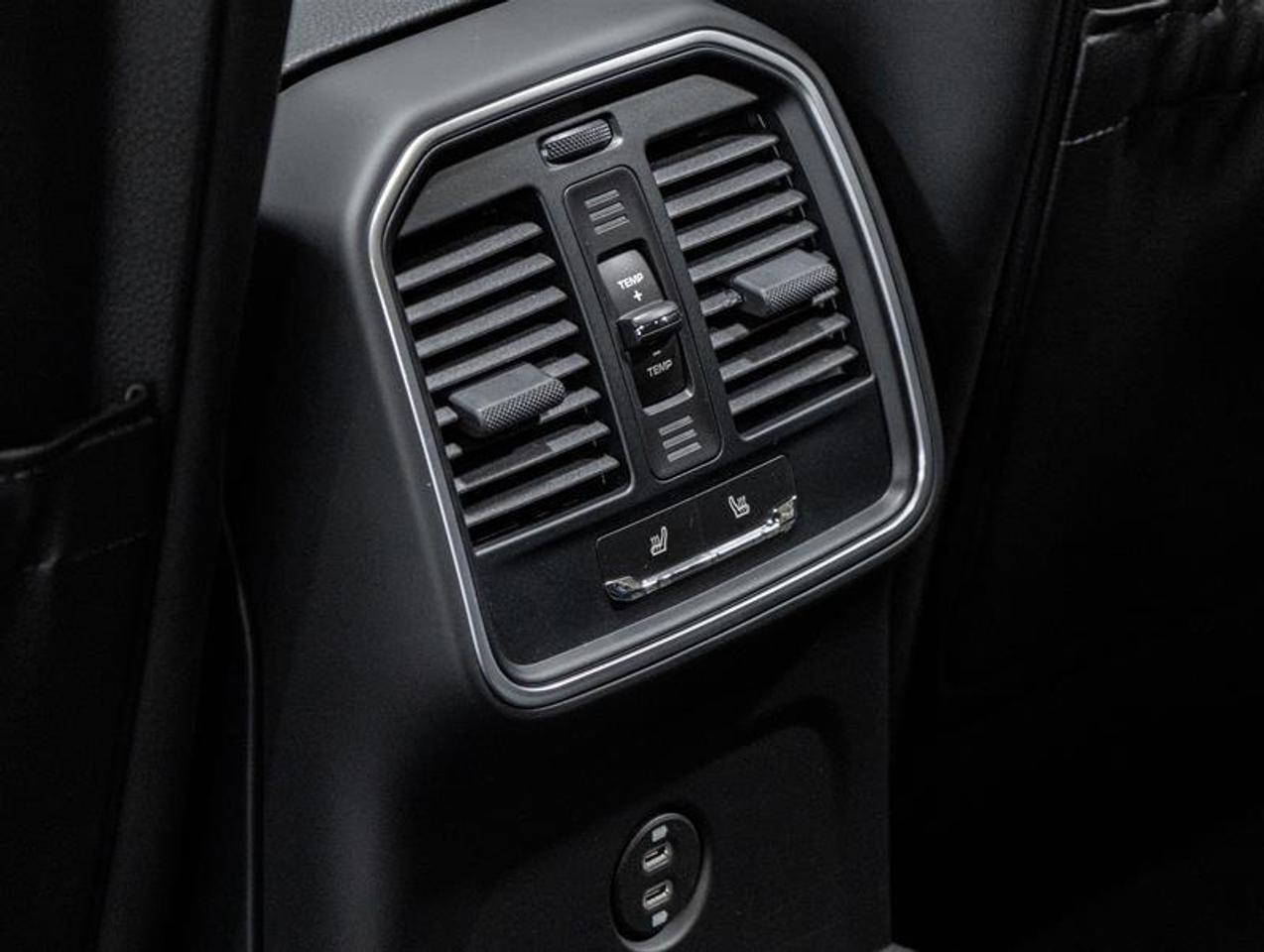 2026 Porsche Macan  Photo