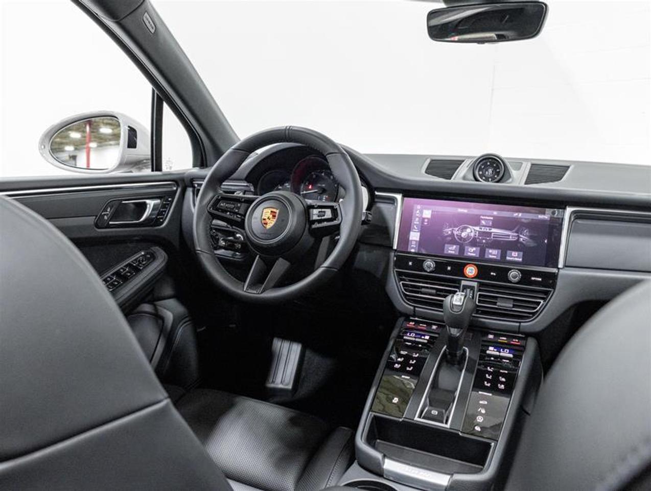 2026 Porsche Macan  Photo
