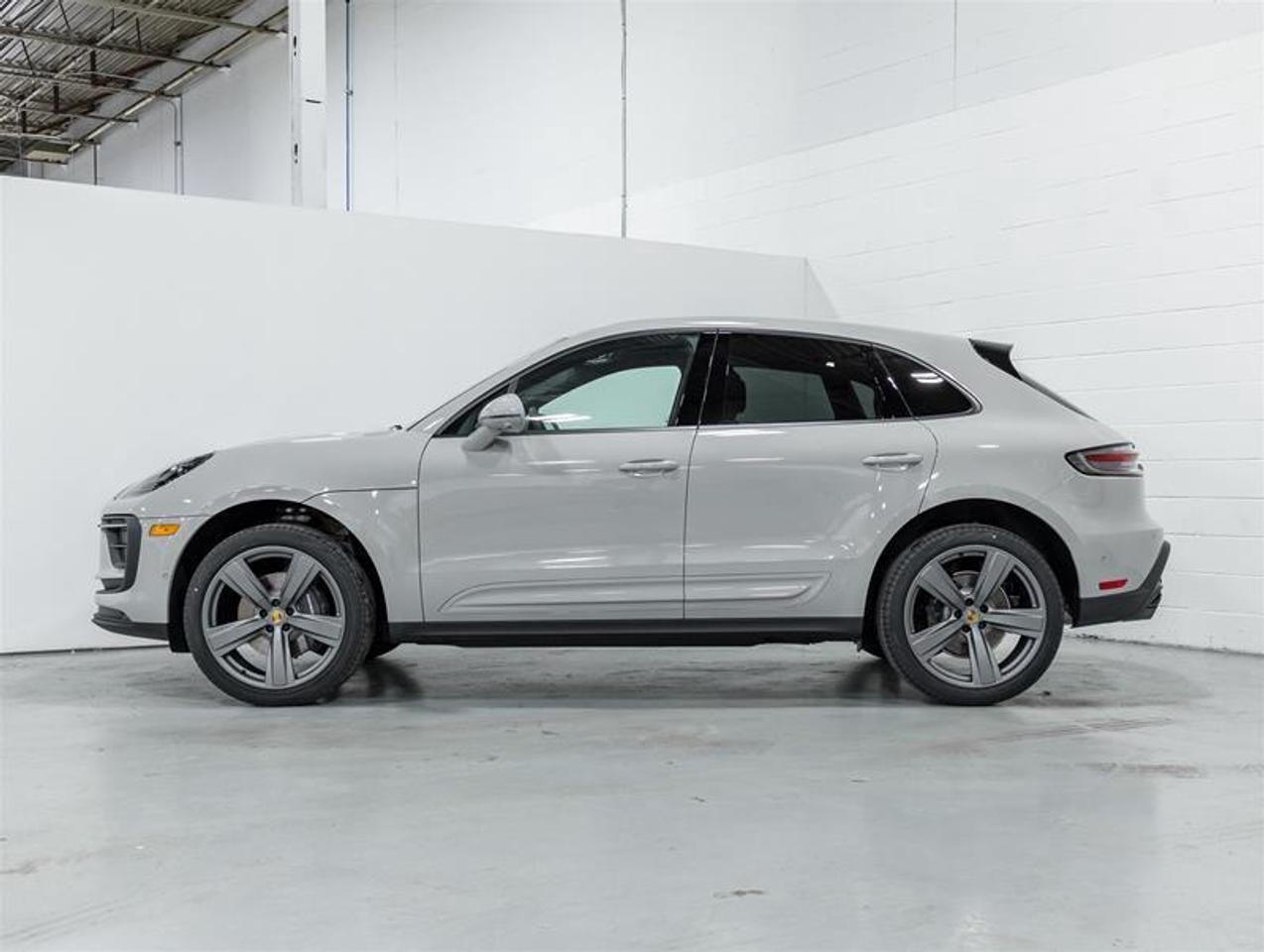 2026 Porsche Macan  Photo3