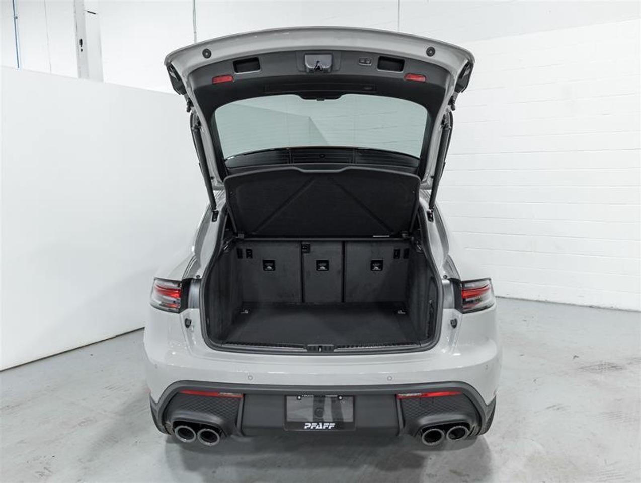 2026 Porsche Macan  Photo