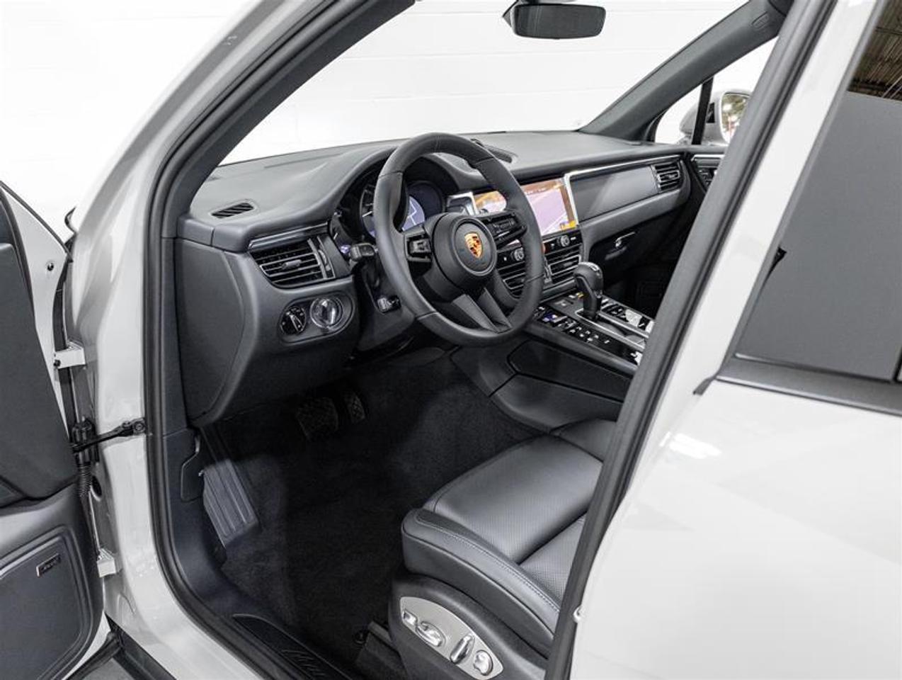 2026 Porsche Macan  Photo