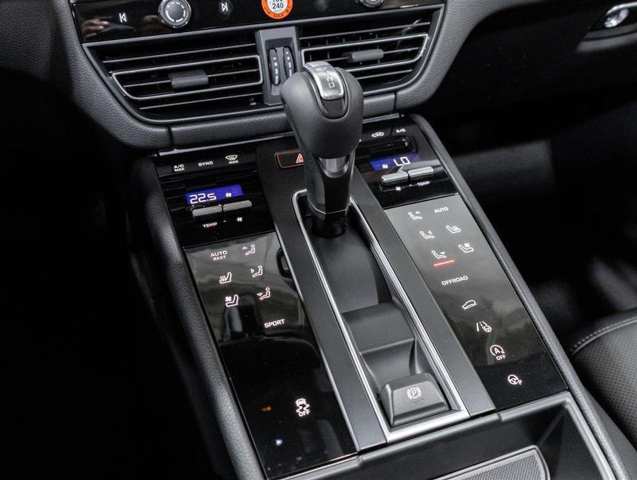 2026 Porsche Macan  Photo