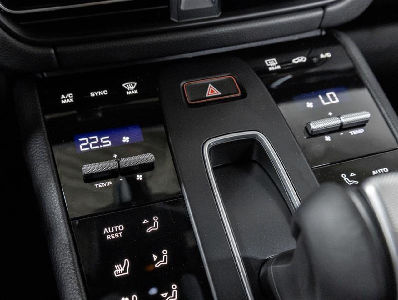 2026 Porsche Macan  Photo