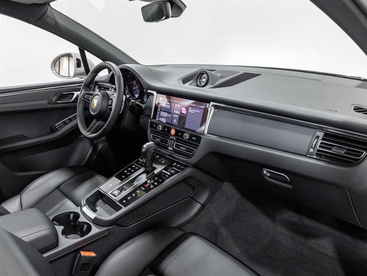 2026 Porsche Macan  Photo