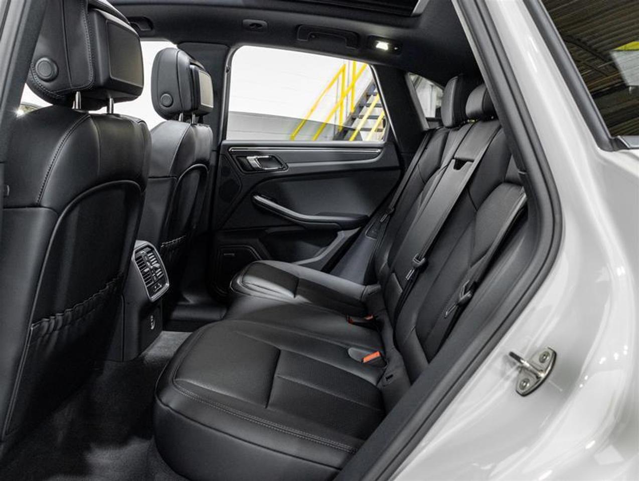 2026 Porsche Macan  Photo