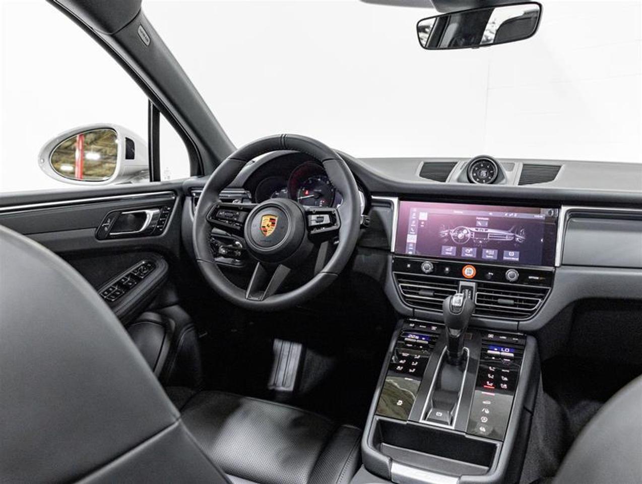 2026 Porsche Macan  Photo
