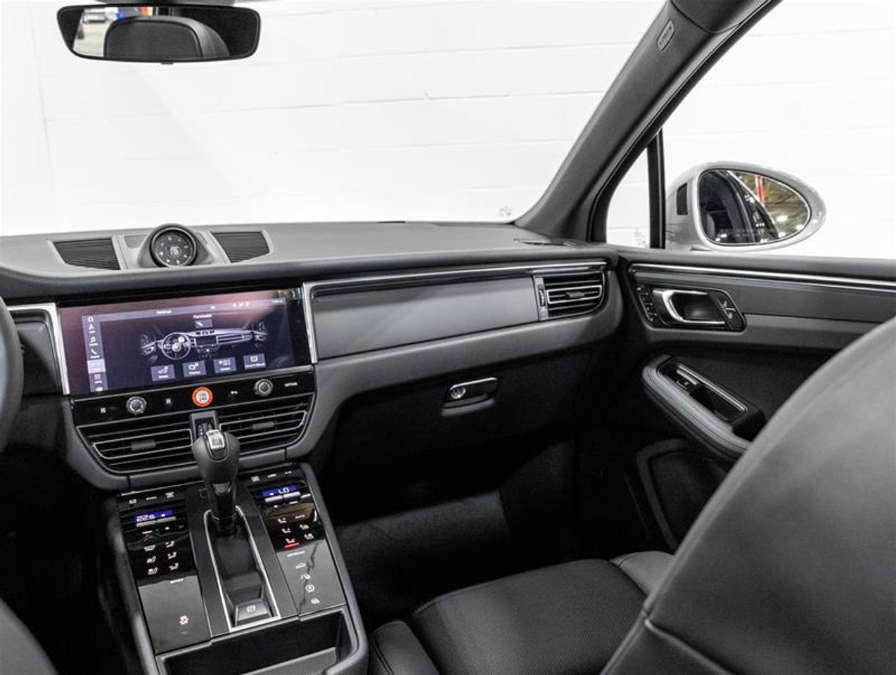 2026 Porsche Macan  Photo