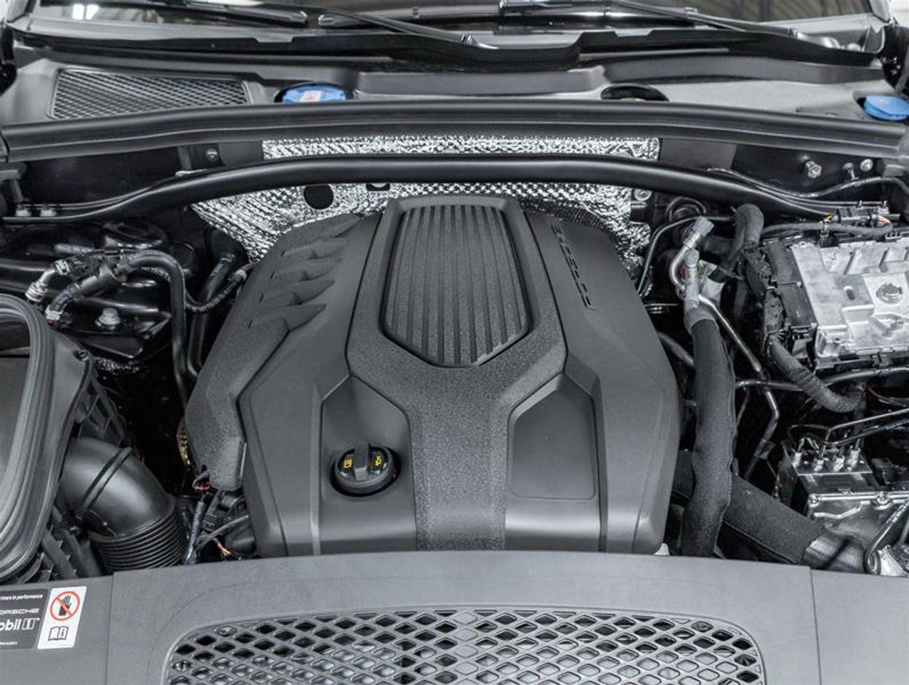 2026 Porsche Macan  Photo2