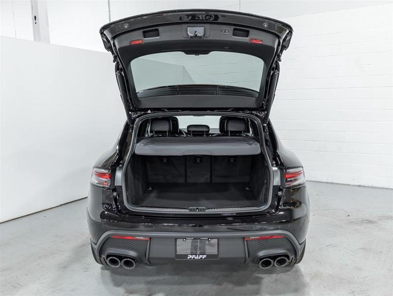 2026 Porsche Macan  Photo