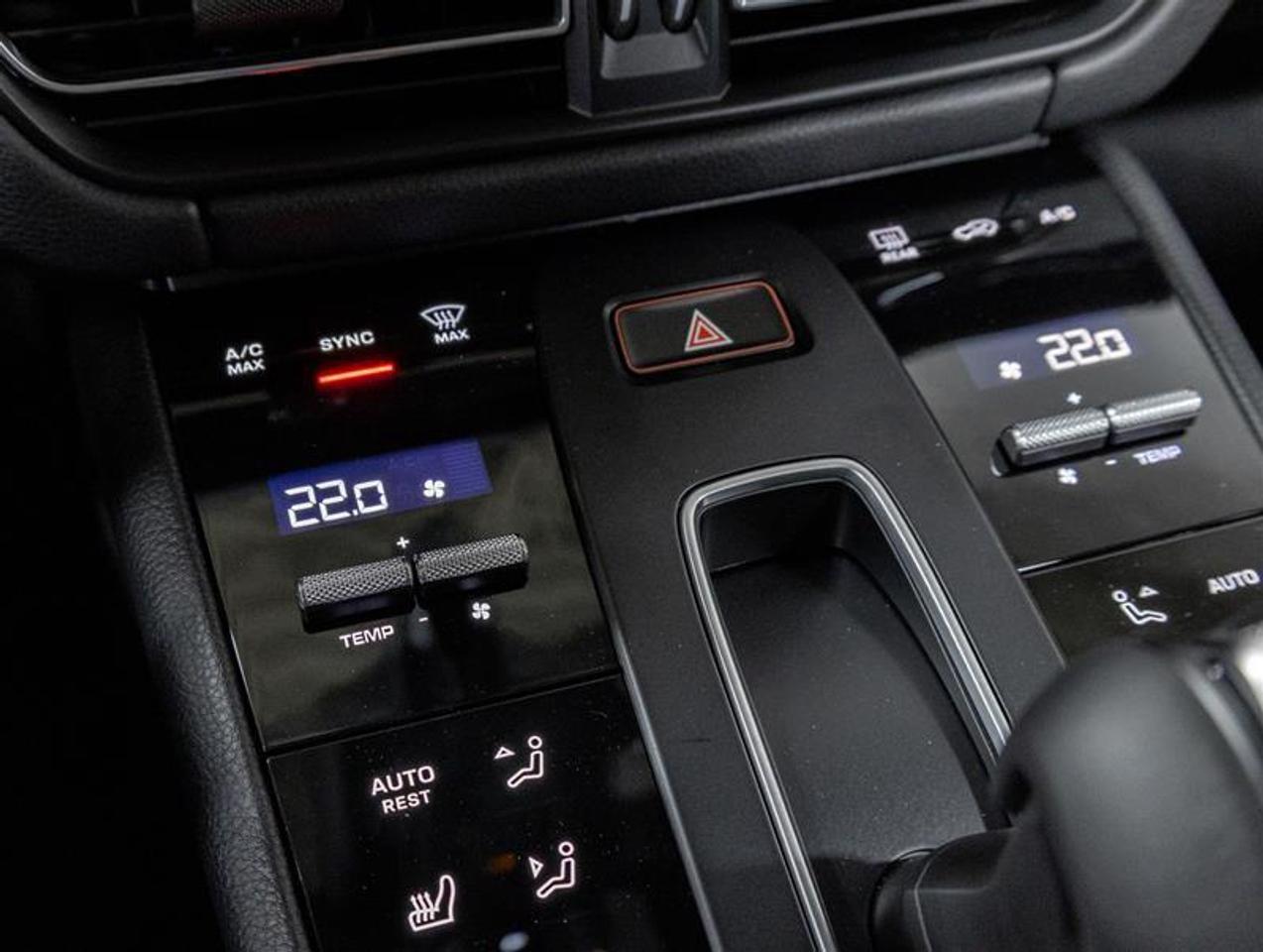 2026 Porsche Macan  Photo