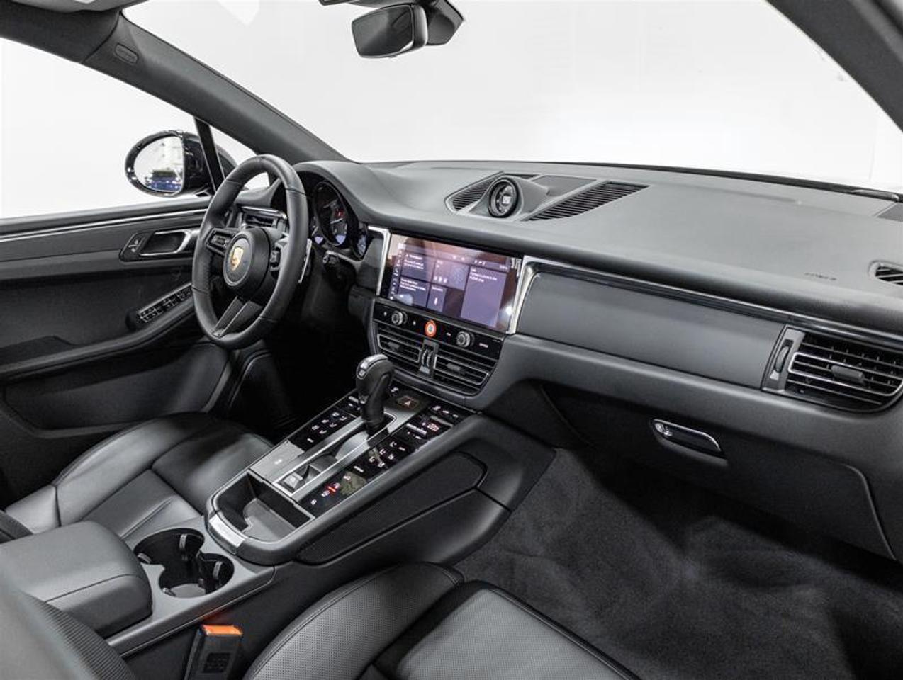 2026 Porsche Macan  Photo