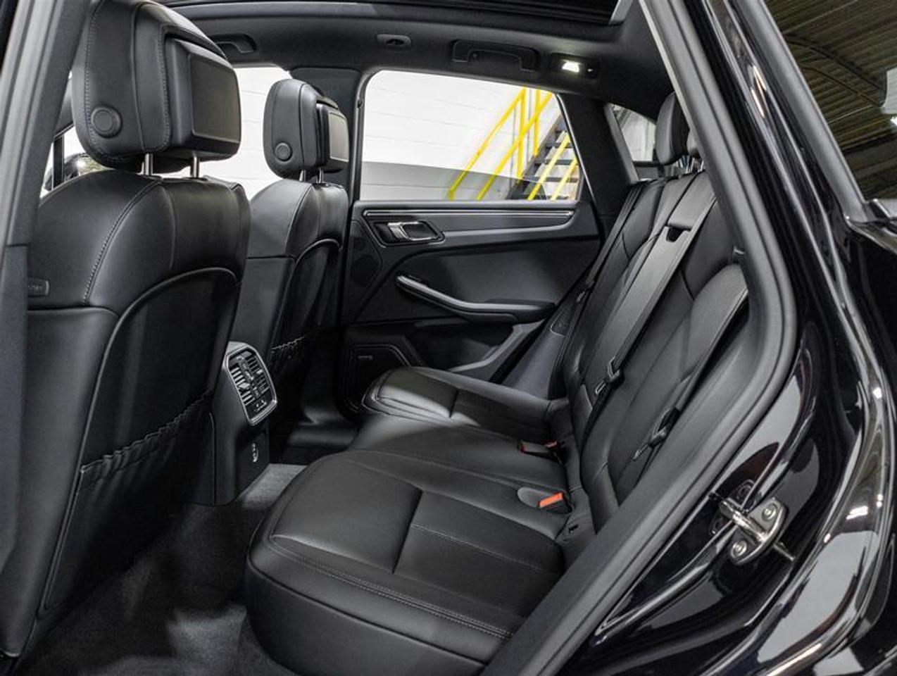 2026 Porsche Macan  Photo