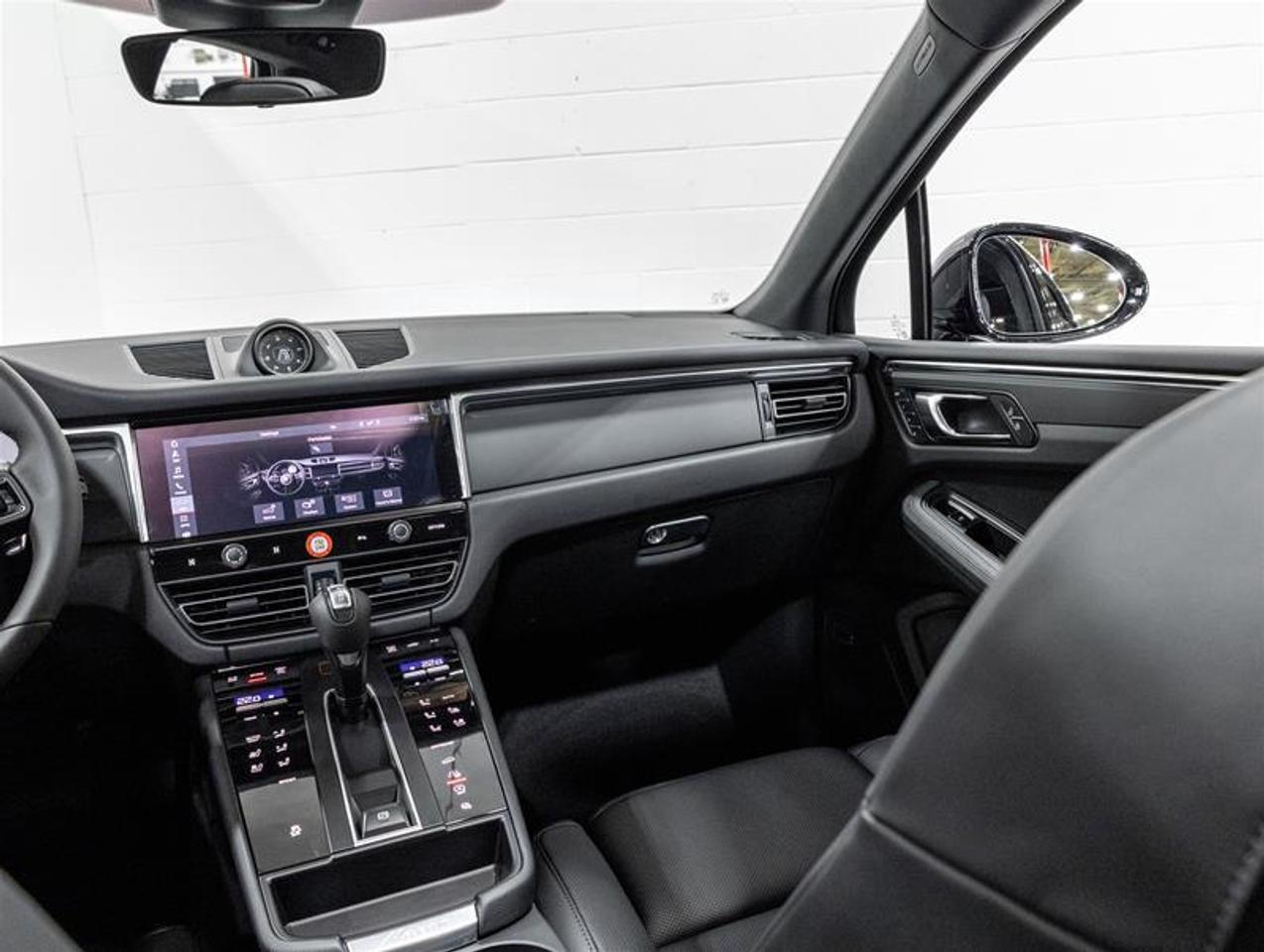2026 Porsche Macan  Photo