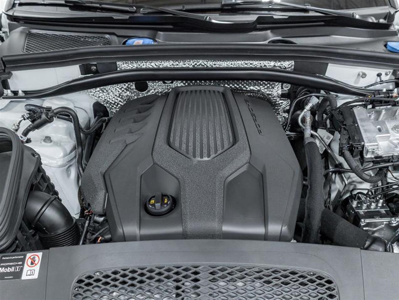 2026 Porsche Macan  Photo2
