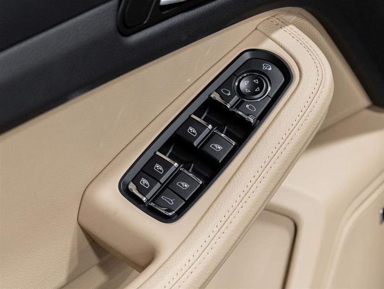 2026 Porsche Macan  Photo