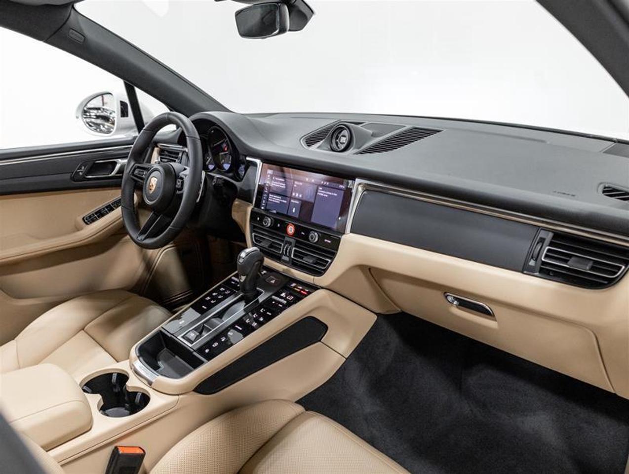 2026 Porsche Macan  Photo
