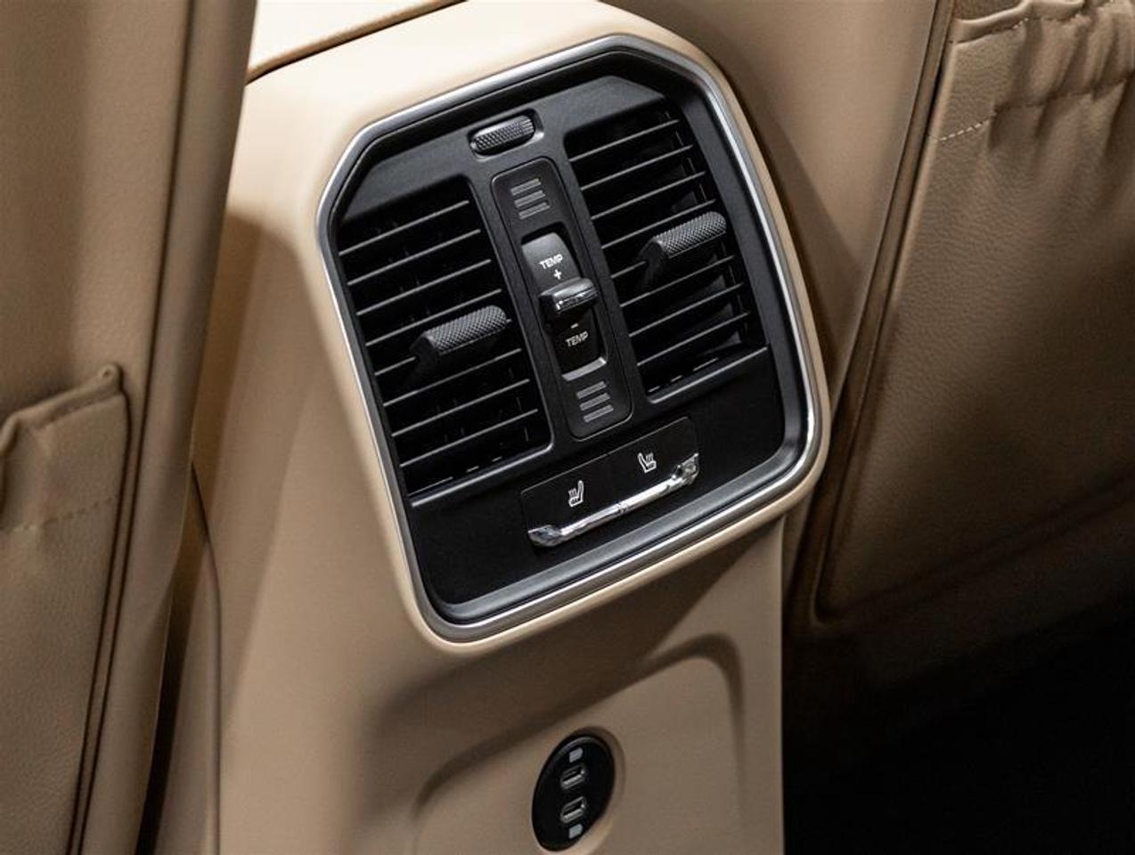 2026 Porsche Macan  Photo